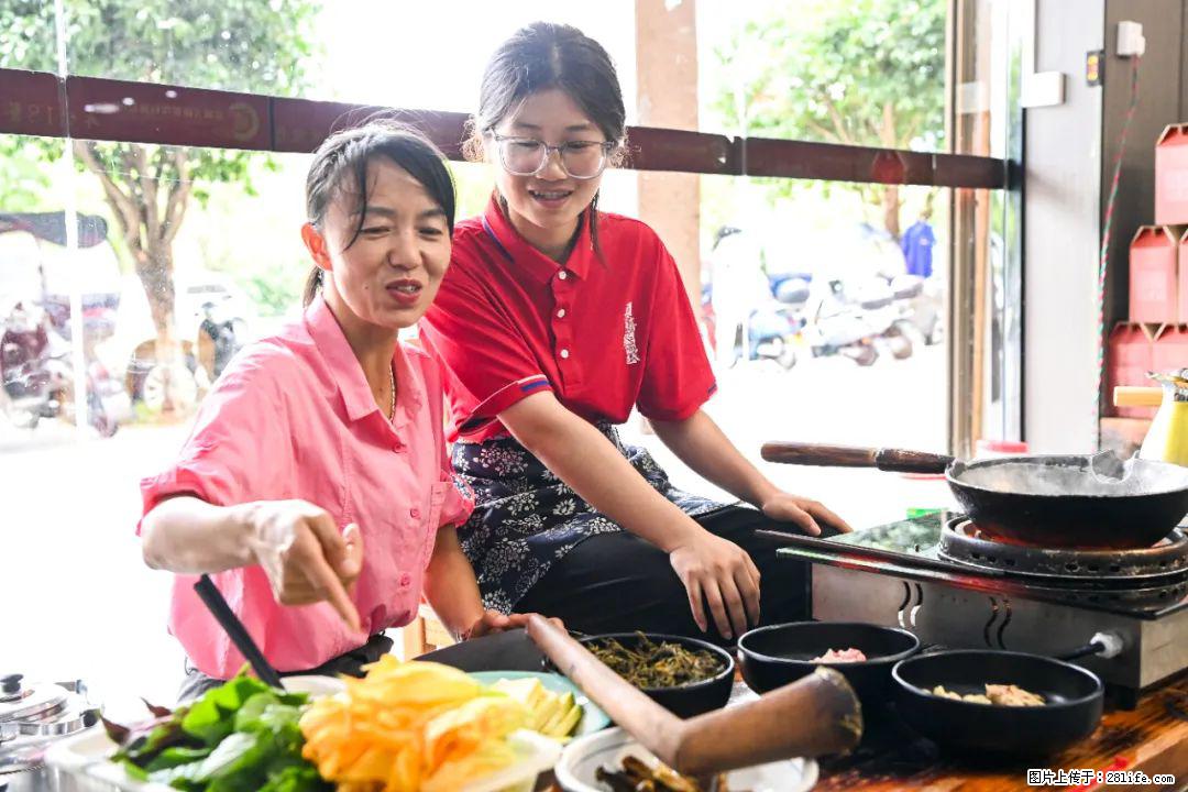 全网追的“扁担女孩”，找了一份暑假工，时薪12元 - 运城生活资讯 - 运城28生活网 yuncheng.28life.net